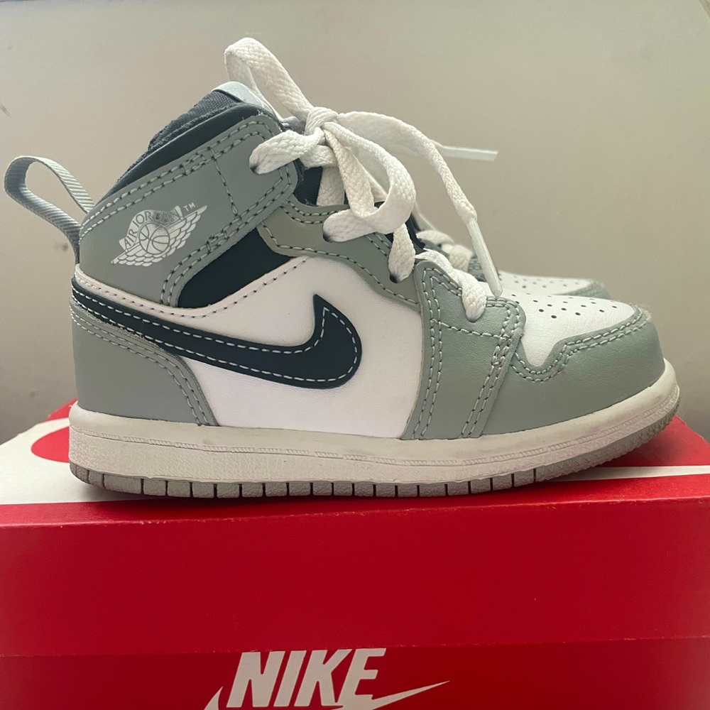 Nike Jordan 1 mid. Great condition, like NEW. Only worn twice. No box.